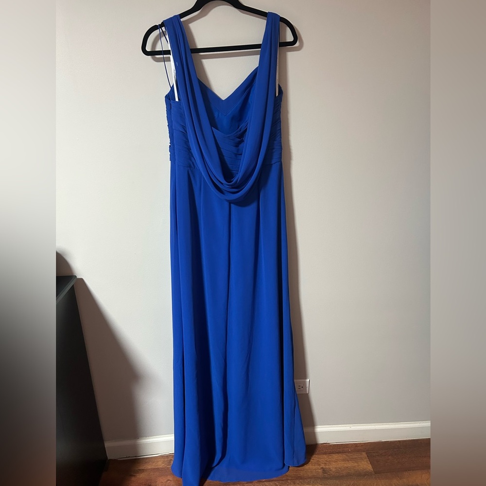 Monique Lhuiller Royal Blue Halter
Bridesmaids Gown Size 10